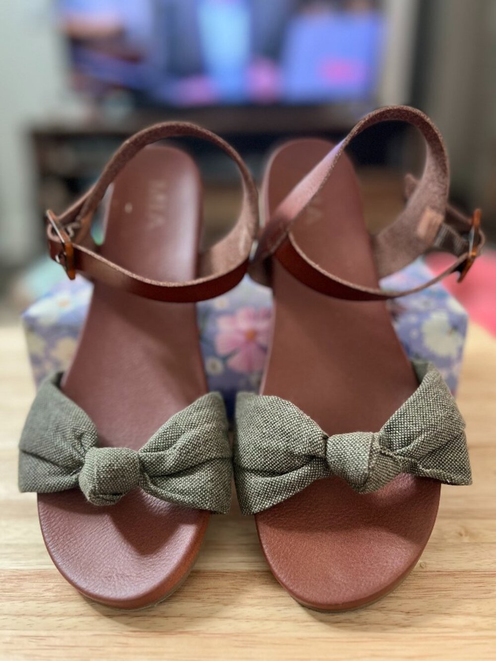MIA Brown & Olive Bow Flat Sandals Size 10